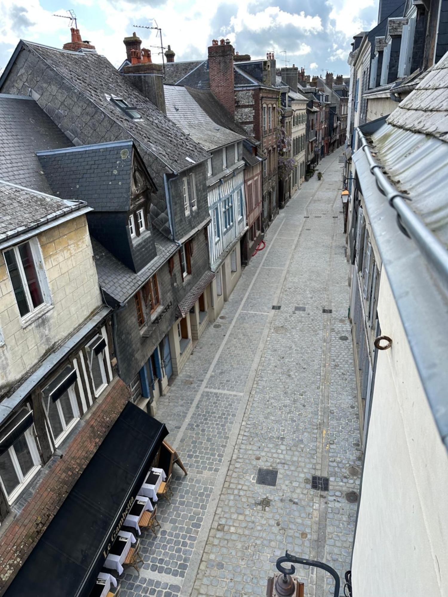 Petit nid d'amour sous les toits ! Honfleur Extérieur photo