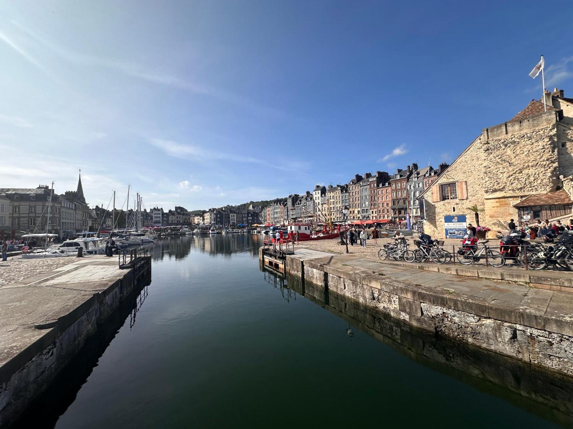 Petit nid d'amour sous les toits ! Honfleur Extérieur photo