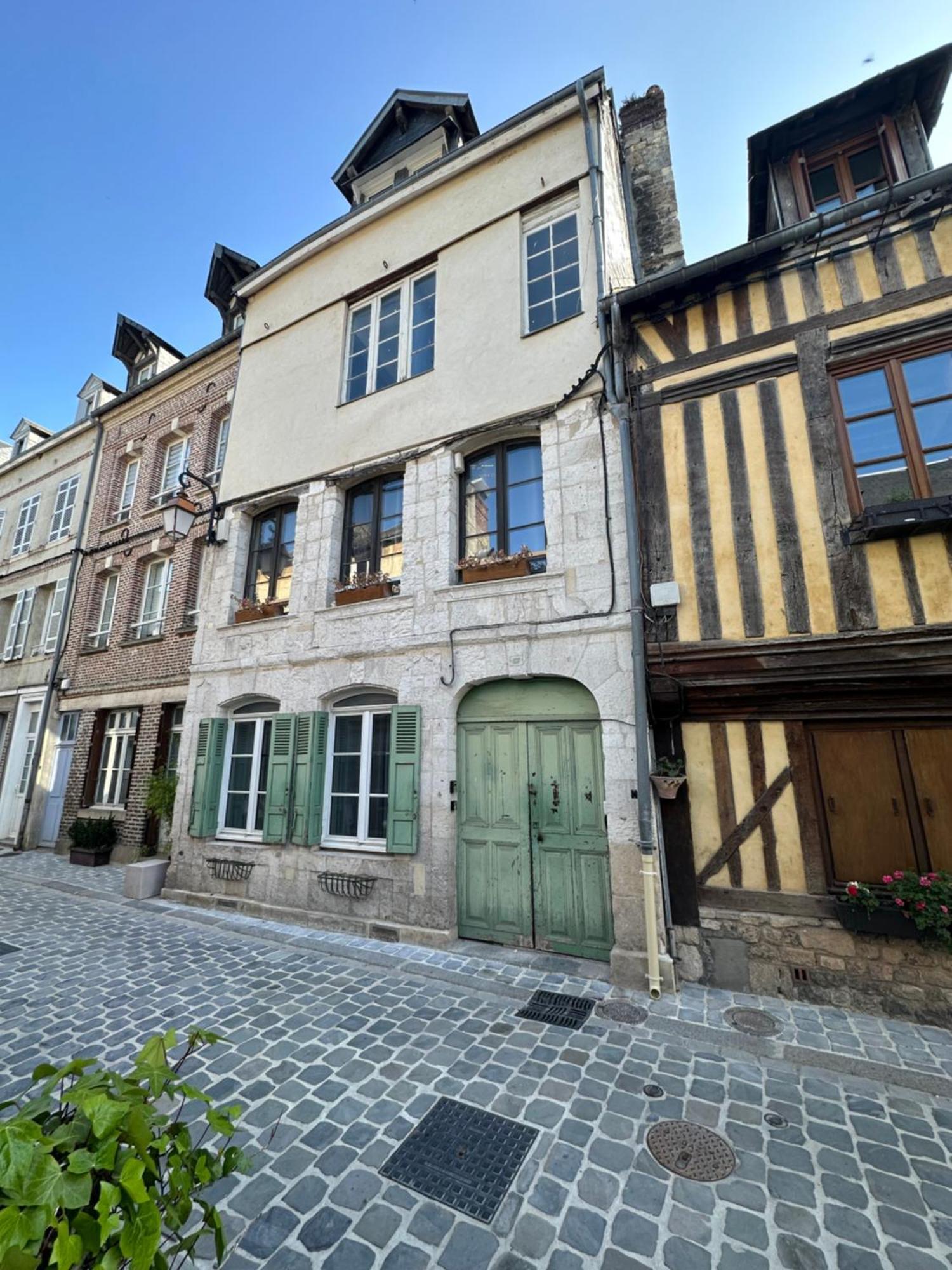 Petit nid d'amour sous les toits ! Honfleur Extérieur photo