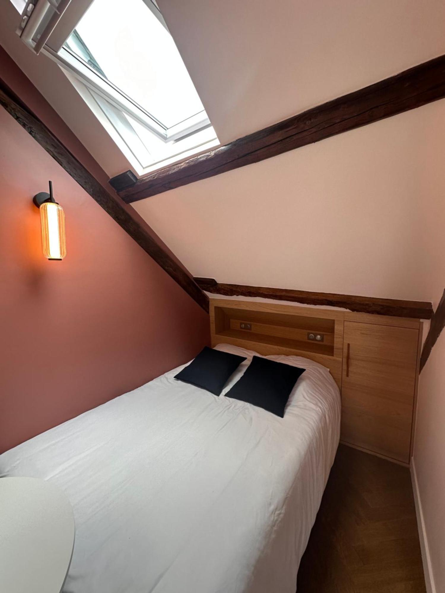 Petit nid d'amour sous les toits ! Honfleur Extérieur photo