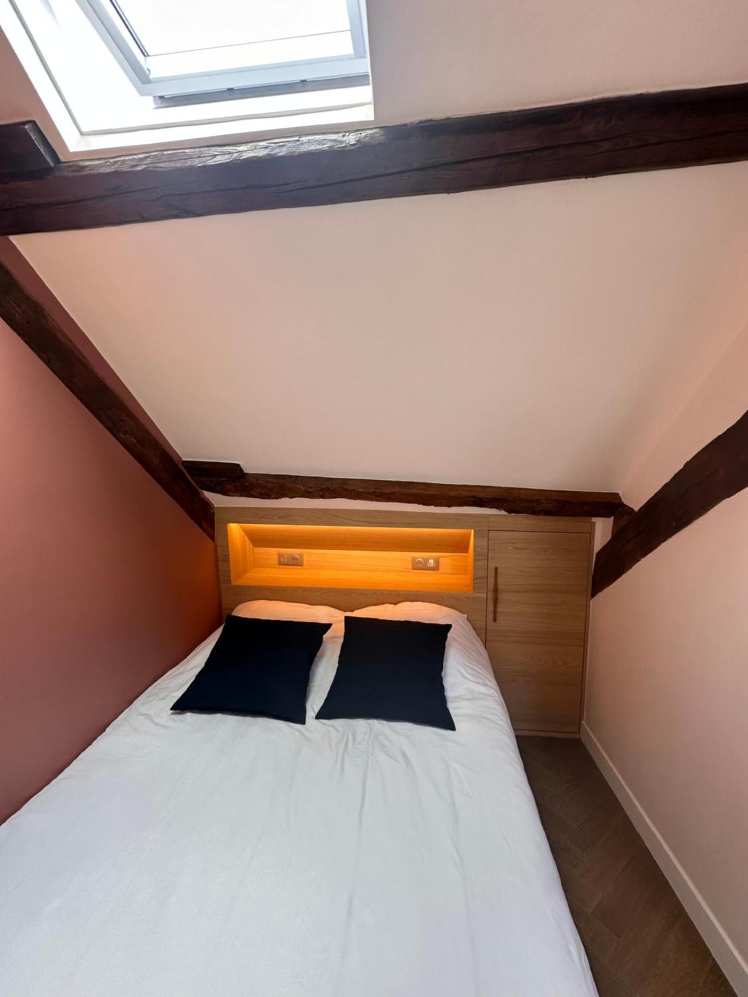 Petit nid d'amour sous les toits ! Honfleur Extérieur photo